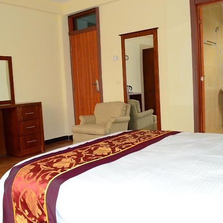 Abyssinia Guest House Addis Ababa Bagian luar foto